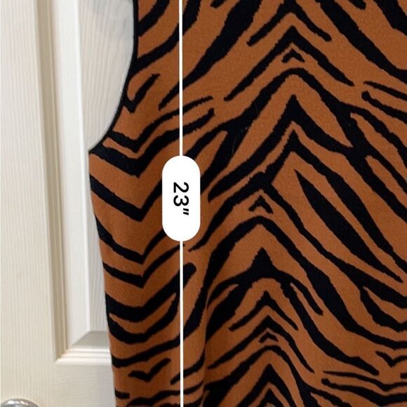 Medium super soft sleeveless animal print mock turtleneck sweater size Medium - Picture 10 of 12